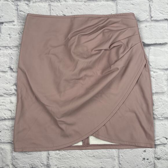 G0059 Ruched Mini Skirt Size Small - Picture 1 of 8